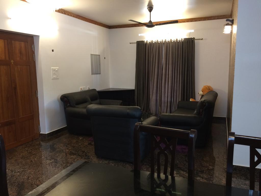 Beersheba Three Bed Room A/C Apartments Thiruvananthapuram Buitenkant foto