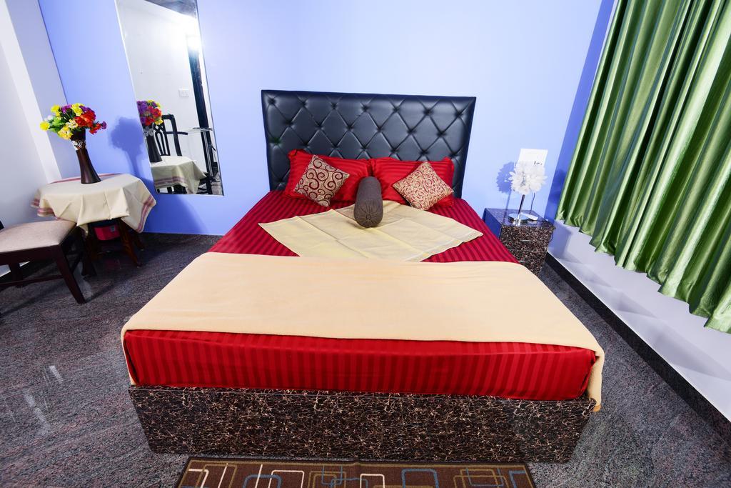 Beersheba Three Bed Room A/C Apartments Thiruvananthapuram Buitenkant foto