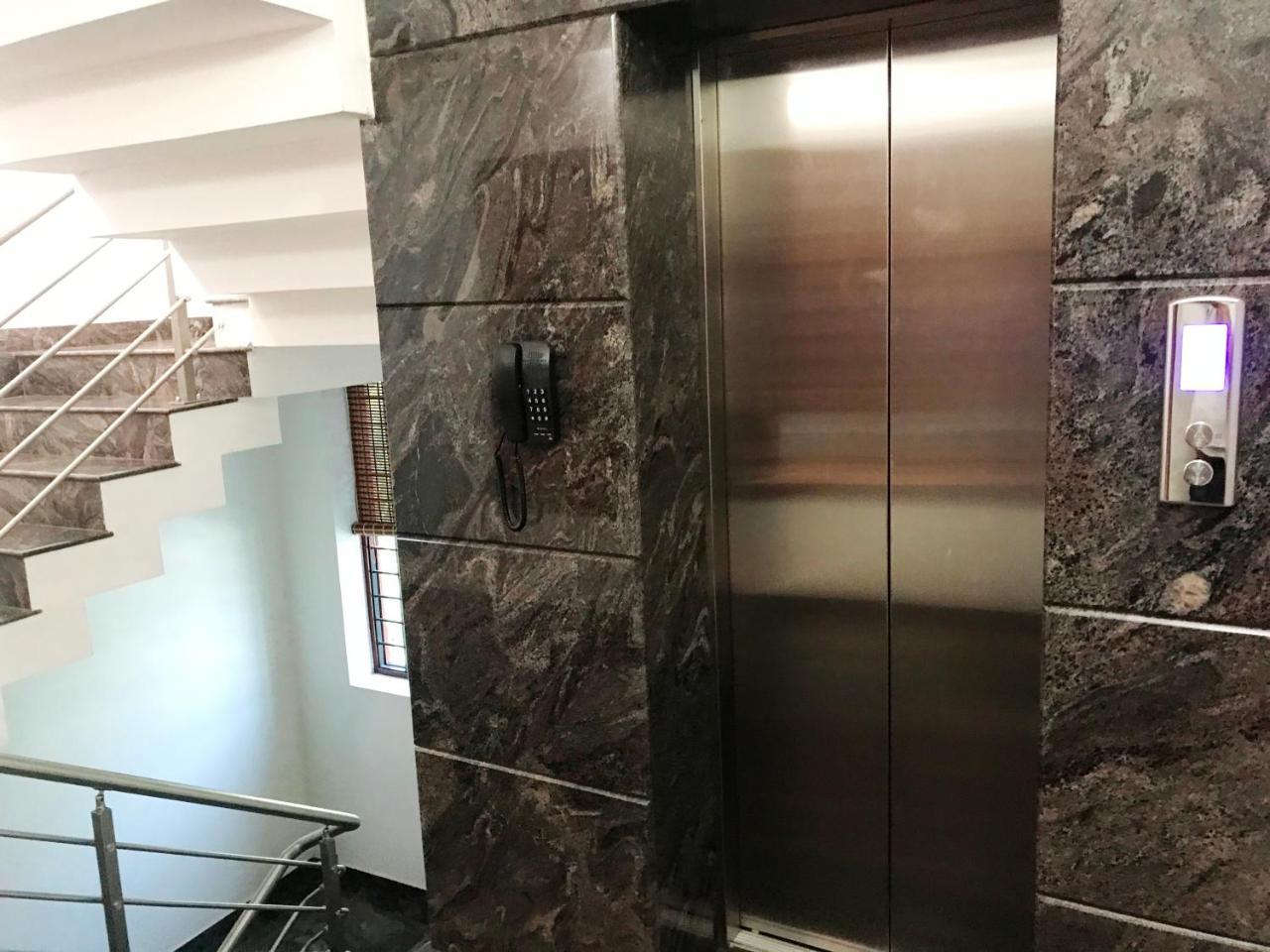 Beersheba Three Bed Room A/C Apartments Thiruvananthapuram Buitenkant foto