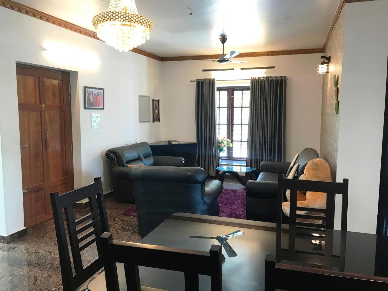 Beersheba Three Bed Room A/C Apartments Thiruvananthapuram Buitenkant foto
